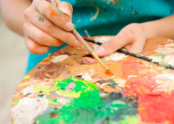 How Art Therapy Boosts Creativity and Self-Expression in Neurodivergent Students